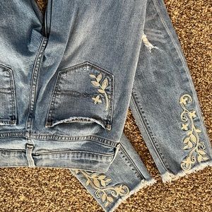 Lucky brand - Charlie skinny jeans with frayed ends and embroidery detail